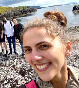 Nadia Avanessova selfie with fellow IDCORE students and the sea in the background